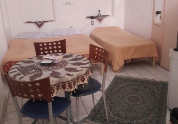 اتاق سه تخته اقامتگاه سنتی سروش یزد